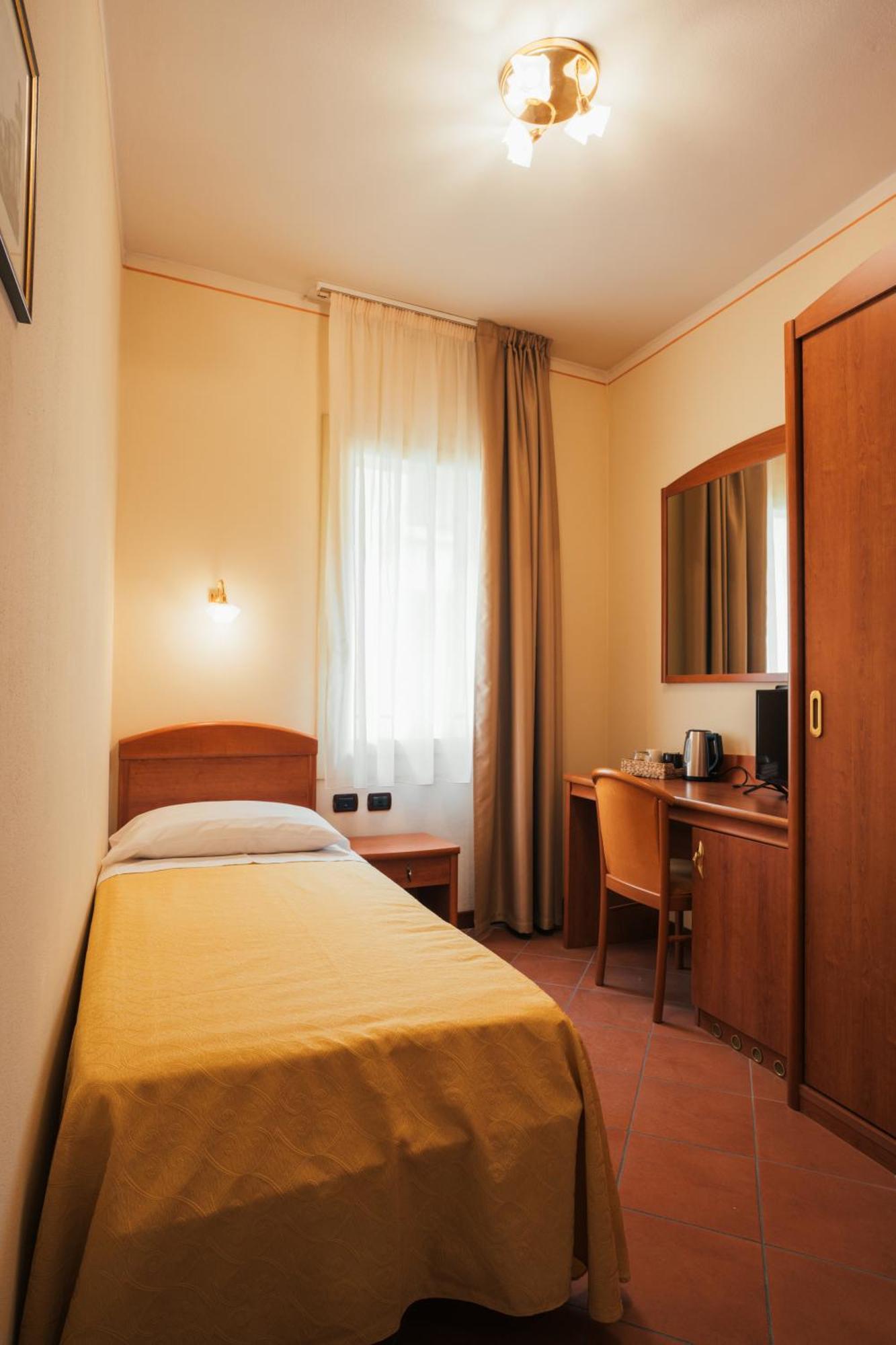 Albergo Cane Доцца Екстер'єр фото