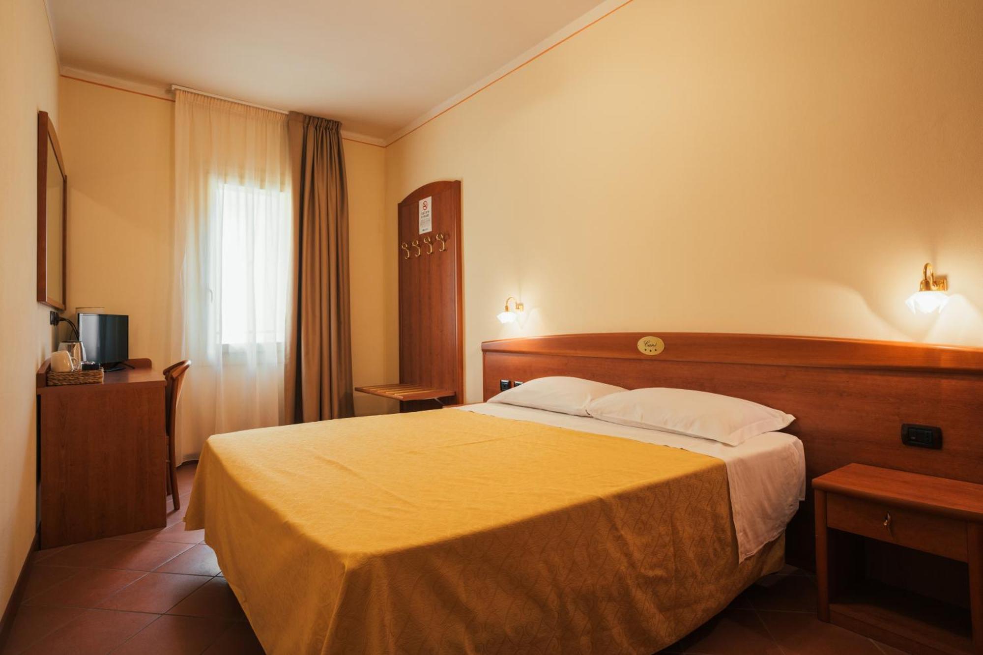 Albergo Cane Доцца Екстер'єр фото