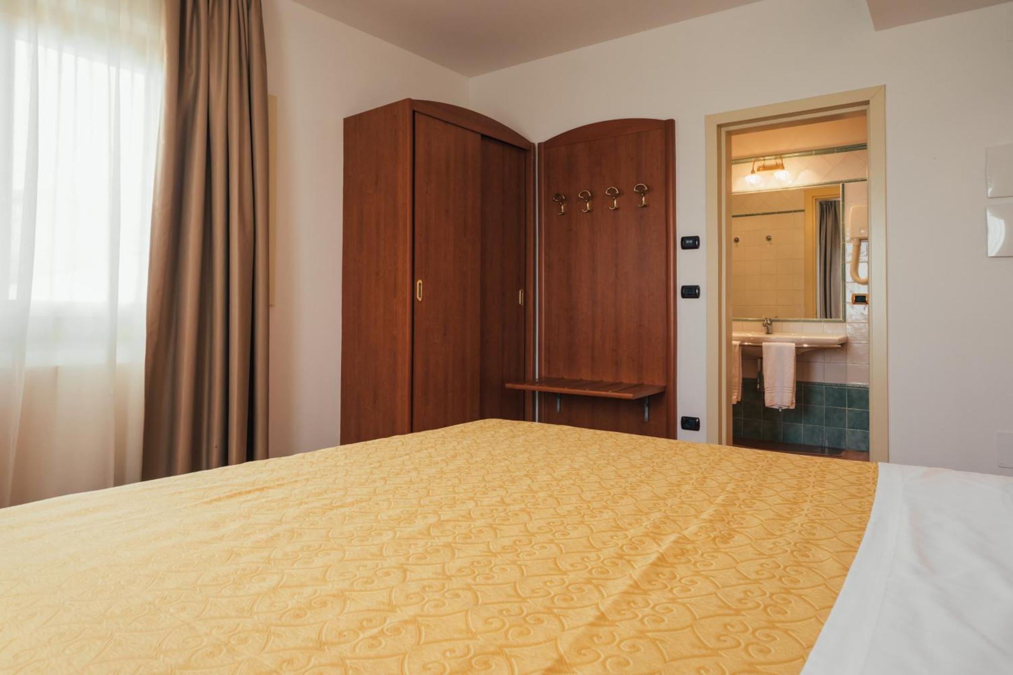 Albergo Cane Доцца Екстер'єр фото