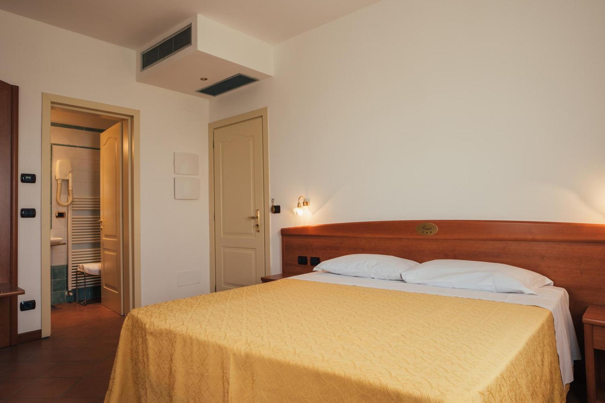 Albergo Cane Доцца Екстер'єр фото