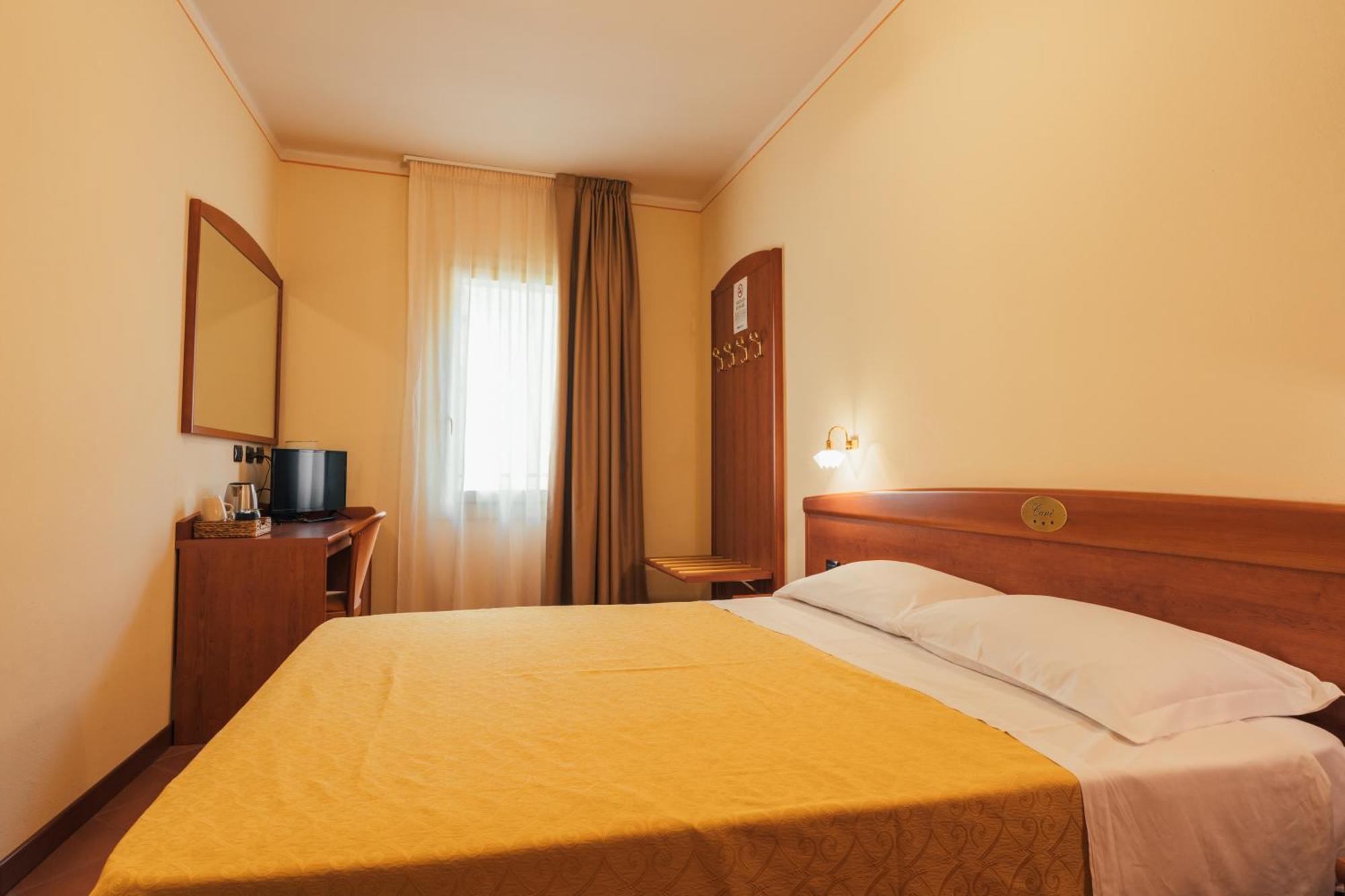 Albergo Cane Доцца Екстер'єр фото